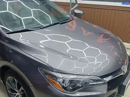 Toyota Camry 2016 года за 6 900 000 тг. в Актау – фото 2