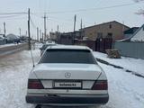 Mercedes-Benz E 220 1992 года за 1 700 000 тг. в Жезказган – фото 4