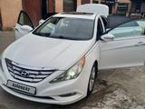 Hyundai Sonata 2010 года за 6 000 000 тг. в Атырау – фото 2