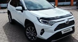 Toyota RAV4 2021 года за 16 700 000 тг. в Караганда – фото 2