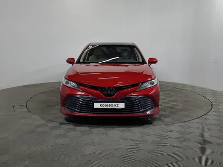 Toyota Camry 2019 года за 13 290 000 тг. в Алматы – фото 2