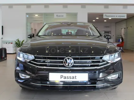 Volkswagen Passat Business 2.0 TSI 2022 года за 16 200 000 тг. в Уральск – фото 2