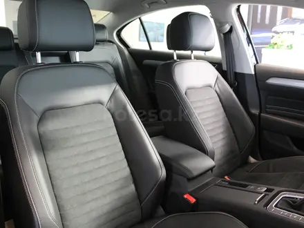 Volkswagen Passat Business 2.0 TSI 2022 года за 16 200 000 тг. в Уральск – фото 23