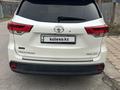 Toyota Highlander 2018 года за 17 500 000 тг. в Шымкент – фото 4