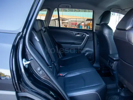Toyota RAV4 Luxe 2021 года за 15 990 000 тг. в Алматы – фото 16