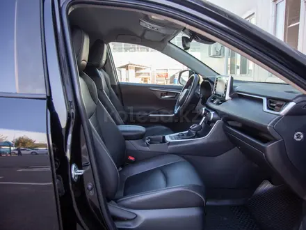 Toyota RAV4 Luxe 2021 года за 15 990 000 тг. в Алматы – фото 15