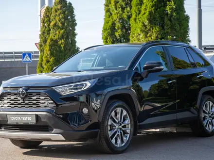Toyota RAV4 Luxe 2021 года за 15 990 000 тг. в Алматы – фото 2