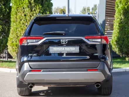 Toyota RAV4 Luxe 2021 года за 15 990 000 тг. в Алматы – фото 5