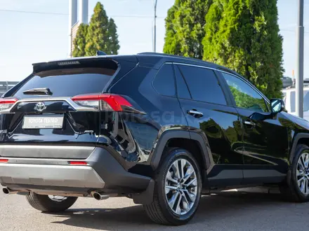 Toyota RAV4 Luxe 2021 года за 15 990 000 тг. в Алматы – фото 7
