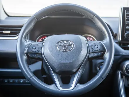 Toyota RAV4 Luxe 2021 года за 15 990 000 тг. в Алматы – фото 13