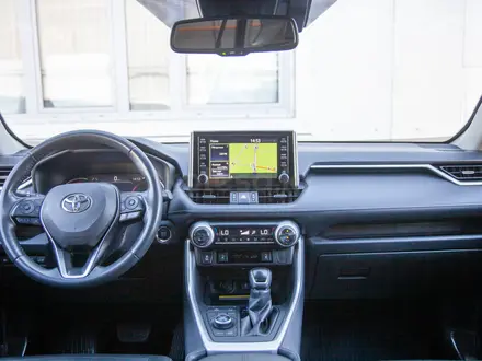 Toyota RAV4 Luxe 2021 года за 15 990 000 тг. в Алматы – фото 12