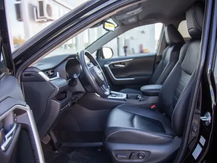 Toyota RAV4 Luxe 2021 года за 15 990 000 тг. в Алматы – фото 10