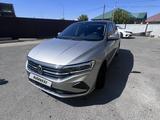 Volkswagen Polo 2022 года за 7 600 000 тг. в Атырау