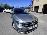 Volkswagen Polo 2022 года за 7 600 000 тг. в Атырау – фото 2