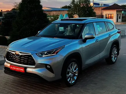 Toyota Highlander 2022 года за 32 490 000 тг. в Актау