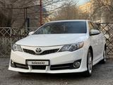 Toyota Camry 2014 годаүшін8 900 000 тг. в Актобе – фото 2