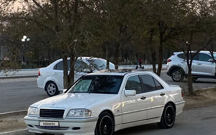 Mercedes-Benz C 200 1997 года за 3 600 000 тг. в Жанаозен