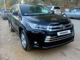 Toyota Highlander 2015 года за 15 000 000 тг. в Жезказган