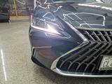Lexus ES 350 2023 года за 27 500 000 тг. в Алматы – фото 4