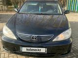 Toyota Camry 2002 года за 4 200 000 тг. в Актобе – фото 2