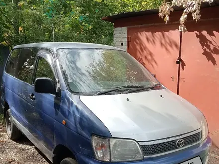 Toyota Noah 1997 года за 2 000 000 тг. в Усть-Каменогорск – фото 2