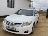 Toyota Camry 2011 года за 4 500 000 тг. в Кульсары – фото 2