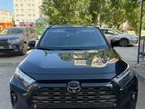 Toyota RAV4 2022 года за 17 500 000 тг. в Актобе
