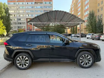 Toyota RAV4 2022 года за 17 500 000 тг. в Актобе – фото 6
