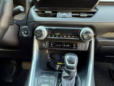 Toyota RAV4 2022 года за 17 500 000 тг. в Актобе – фото 9
