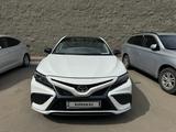 Toyota Camry 2021 года за 13 000 000 тг. в Астана – фото 2