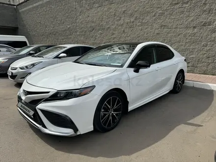 Toyota Camry 2021 года за 13 000 000 тг. в Астана – фото 5