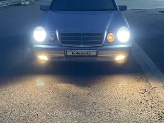 Mercedes-Benz E 230