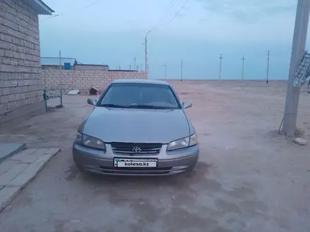 Toyota Camry 1999 года за 3 200 000 тг. в Жанаозен – фото 2