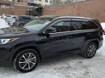 Toyota Highlander 2018 года за 17 999 999 тг. в Астана