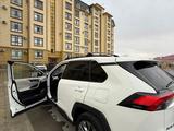 Toyota RAV4 2019 года за 10 500 000 тг. в Жанаозен – фото 2