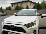 Toyota RAV4 2019 года за 10 500 000 тг. в Жанаозен