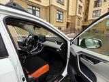 Toyota RAV4 2019 года за 10 500 000 тг. в Жанаозен – фото 3