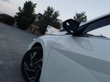 Hyundai Elantra 2024 года за 8 900 000 тг. в Атырау – фото 5