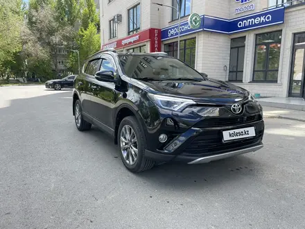 Toyota RAV4 2019 года за 13 270 000 тг. в Уральск – фото 6