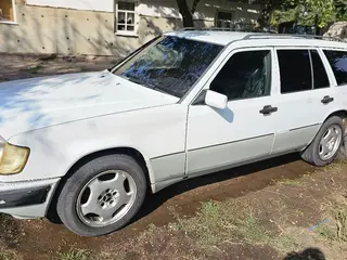 Mercedes-Benz E-Class, 1990
