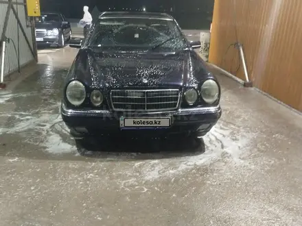 Mercedes-Benz E 230 1996 года за 2 300 000 тг. в Кордай – фото 4