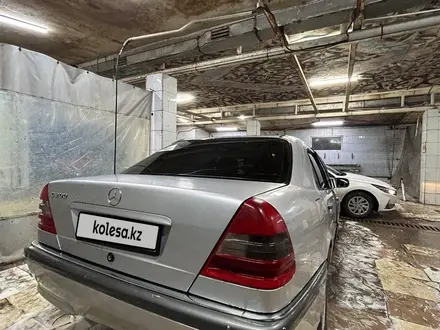 Mercedes-Benz C 200 1998 года за 1 800 000 тг. в Астана – фото 31