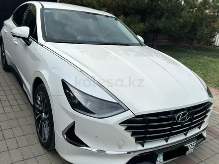 Hyundai Sonata 2022 года за 14 000 000 тг. в Алматы