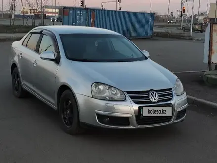 Volkswagen Jetta 2006 года за 3 600 000 тг. в Астана – фото 2