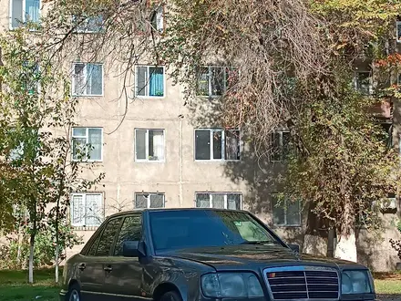 Mercedes-Benz E 220 1995 года за 2 200 000 тг. в Тараз