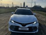 Toyota Camry 2021 года за 14 500 000 тг. в Щучинск – фото 2
