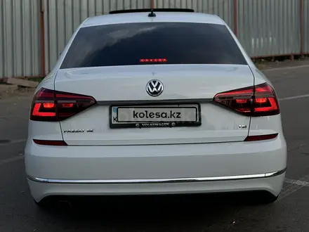 Volkswagen Passat 2017 года за 9 500 000 тг. в Алматы – фото 14