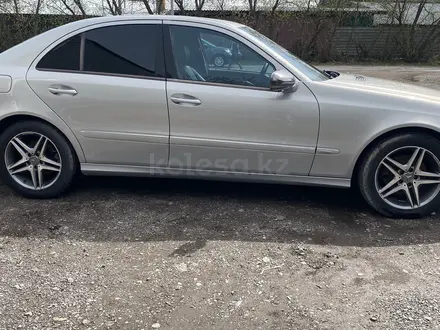 Mercedes-Benz E 320 2007 годаүшін5 500 000 тг. в Алматы – фото 3