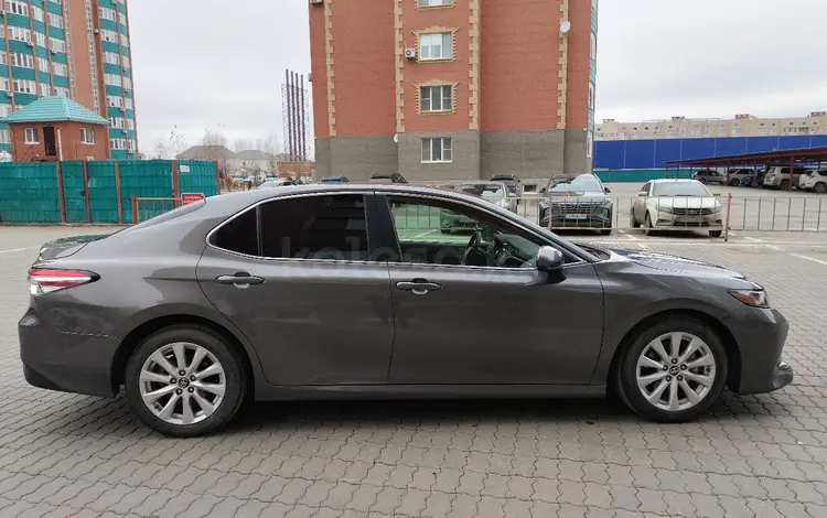 Toyota Camry 2018 года за 9 000 000 тг. в Актобе