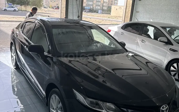 Toyota Camry 2022 года за 14 900 000 тг. в Актау